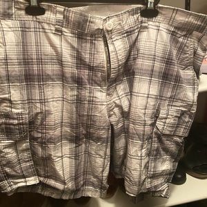 Men’s big and tall plaid cargo shorts